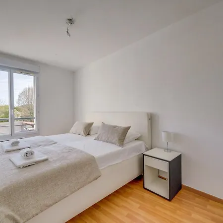 Apartment Lovely Flat With Parking *