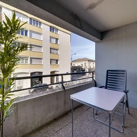 Lovely Flat With Parking Apartmán