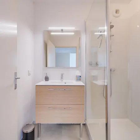 Lovely Flat With Parking Apartment *