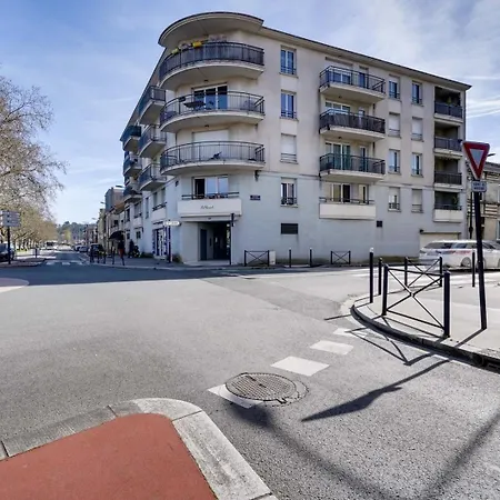 Apartamento Lovely Flat With Parking