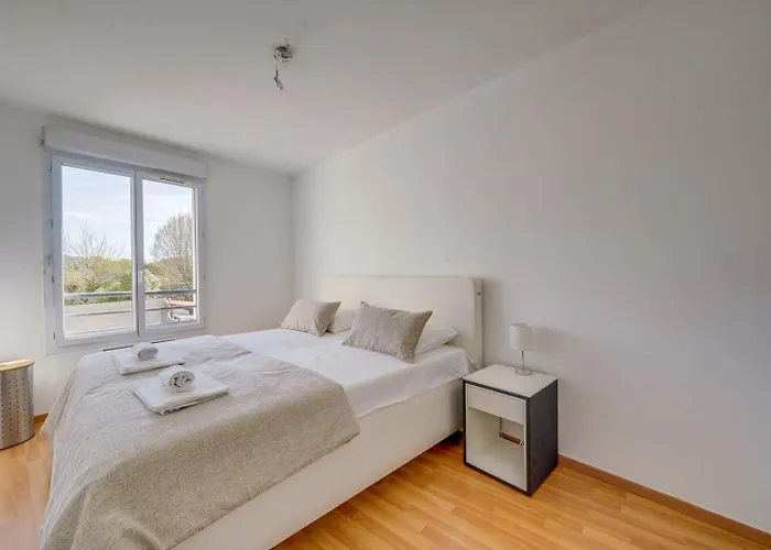 Apartament Lovely Flat With Parking *