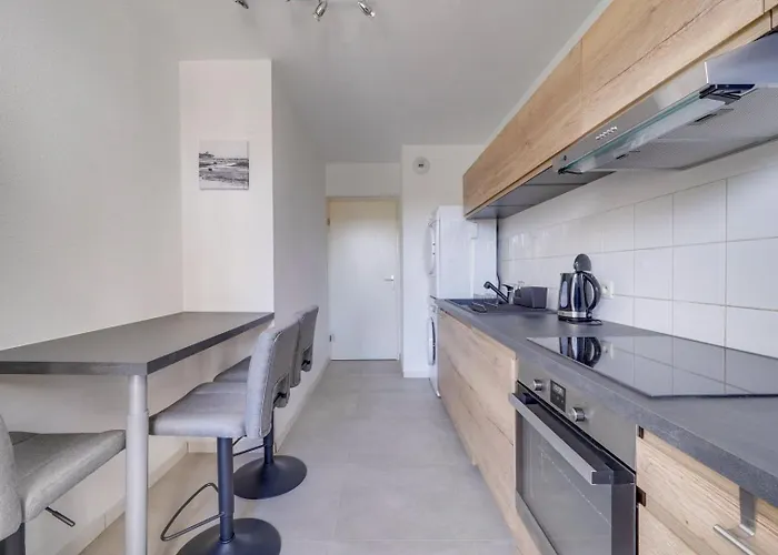 Lovely Flat With Parking Бордо