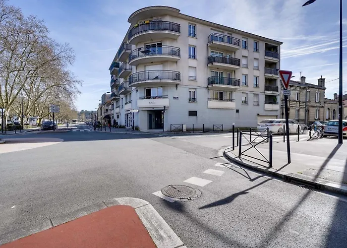 Apartment Lovely Flat With Parking